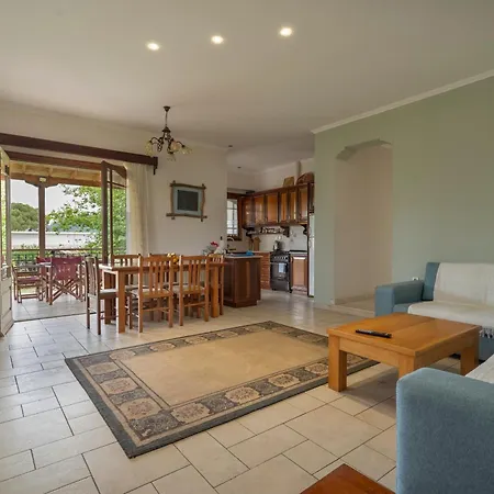 Εξοχικό σπίτι An Authentic Greek House