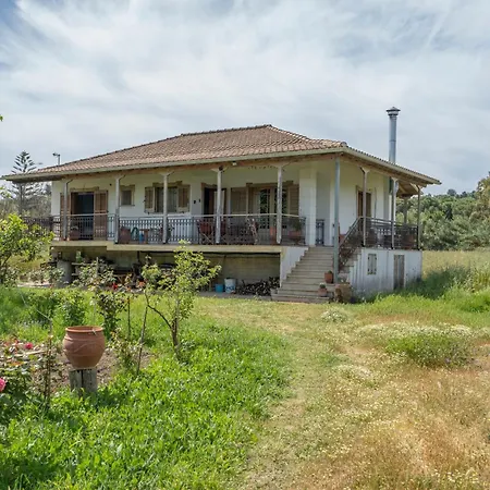 منزل ريفي An Authentic Greek House *